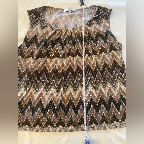 Jones Studio Pleated Patterned Tank - Picture 9 of 10